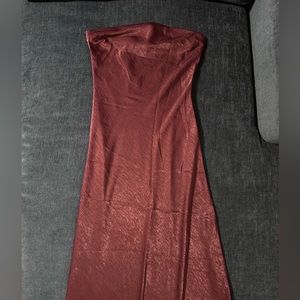 Forever 21 long burgundy dress. Strapless size medium. Worn once to a wedding.